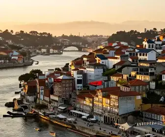 A Trajetória Histórica de Porto Alegre: Da Fundação aos Dias Atuais A Trajetória Histórica de Porto Alegre: Da Fundação aos Dias Atuais