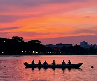 Desfrutando do Passeio de Barco ao Pôr do Sol no Guaíba
